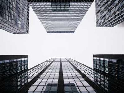 What to Watch and Read This Weekend: Betty Gilpin vs. AI, Round Two